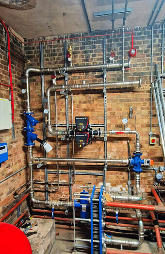 https://plumberlandsdale.com.au/uploads/2025/06/commercial-plumbing-923198.jpg